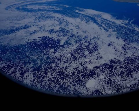 Urban pulse of Dubai from space