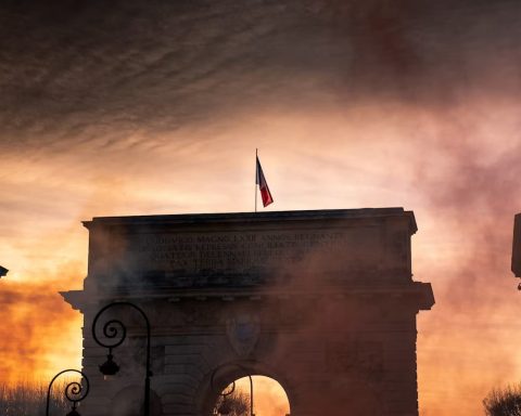 France heatwave red alert map showing high temperatures