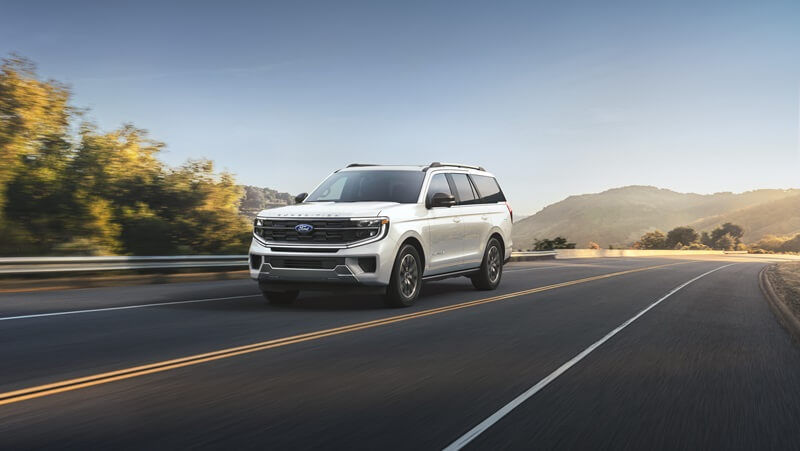 Ford Safety Recall Impacts Over 400000 SUVs Steering Control Concerns United States 2026 3 Ford safety recall involving Expedition SUV during highway driving conditions