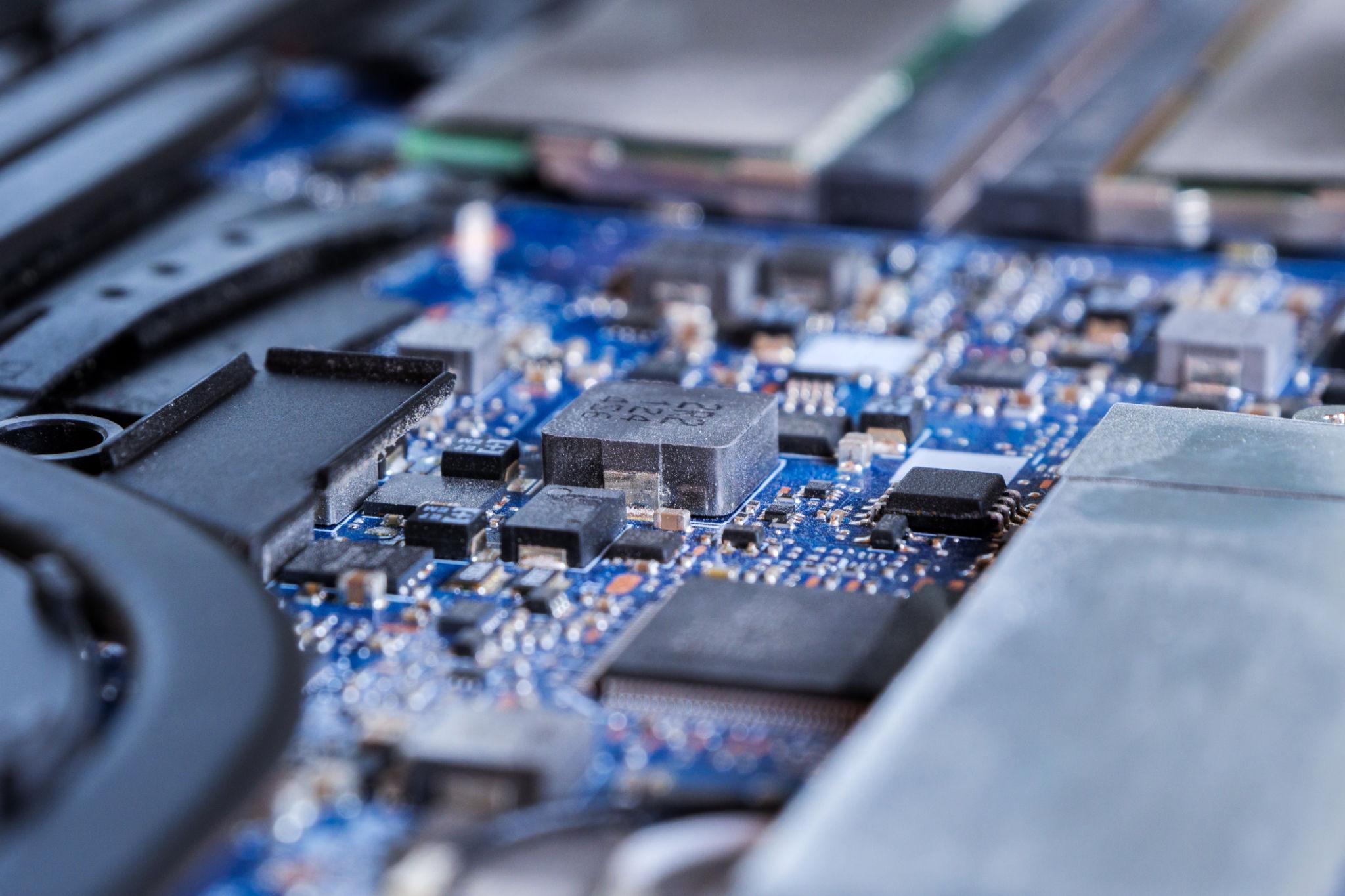 Global Chip Race Heats Up as Samsung Targets New Foundry Clients Brussels 2026 4 chip foundry competition showing silicon wafer production for advanced logic chips in cleanroom environment