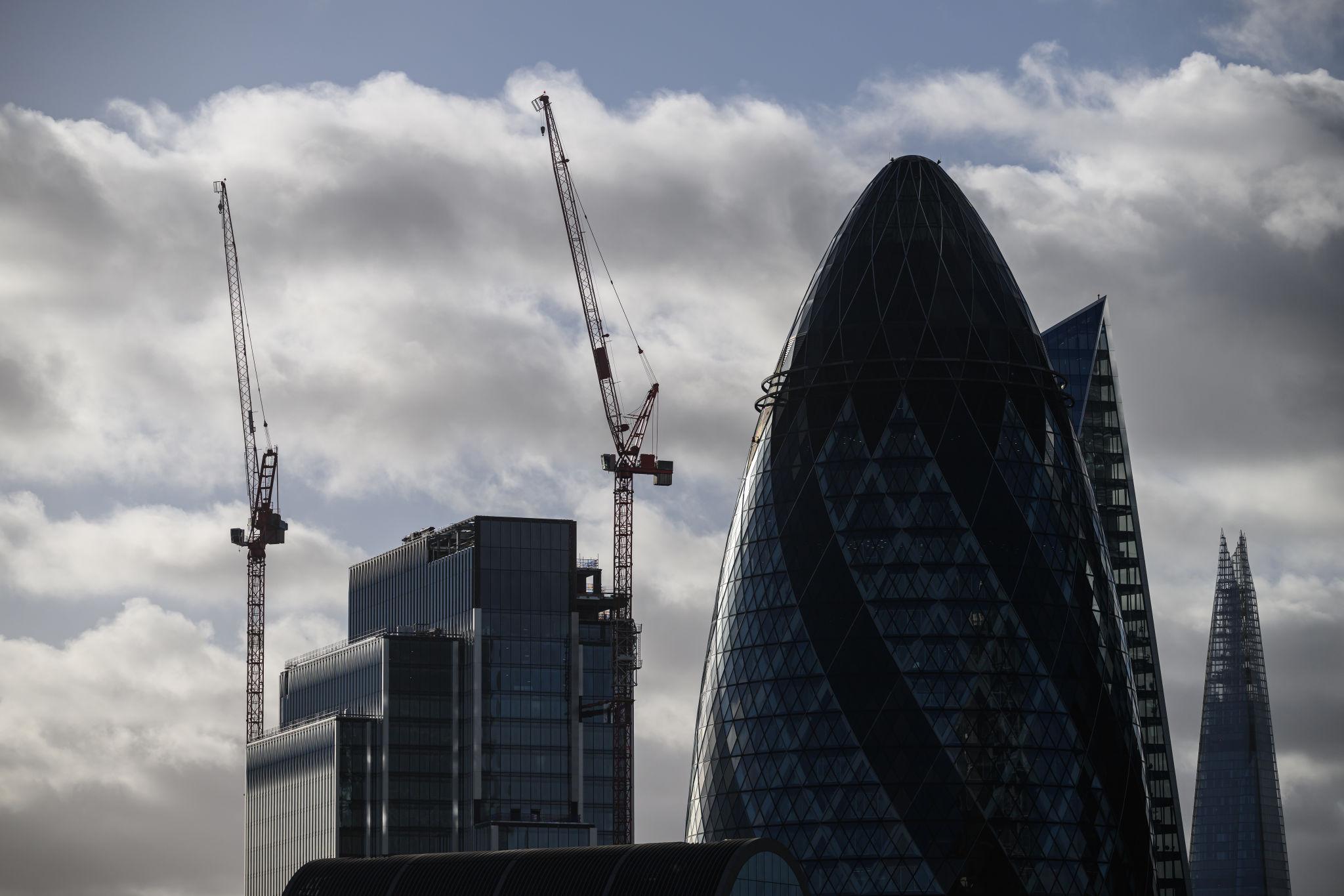 UK Construction Crisis Deepens as Builders Face Soaring Costs in London 2026 4 UK construction industry slowdown impacts new housing developments across Britain