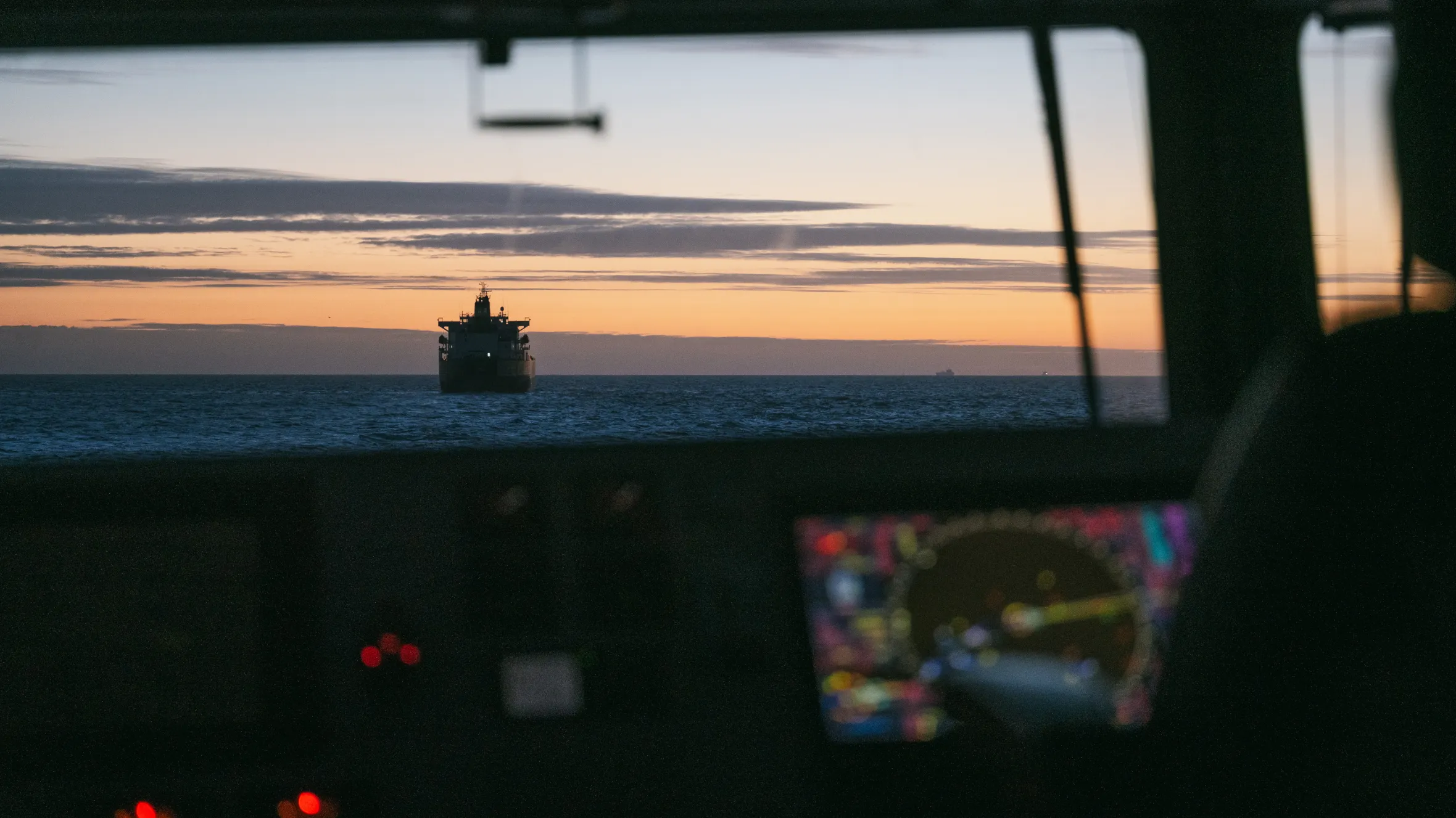 Global Energy Crisis Alert US Official Resigns as Hormuz Risks Rise 2 Global energy crisis alert showing Middle East tensions and oil supply risk