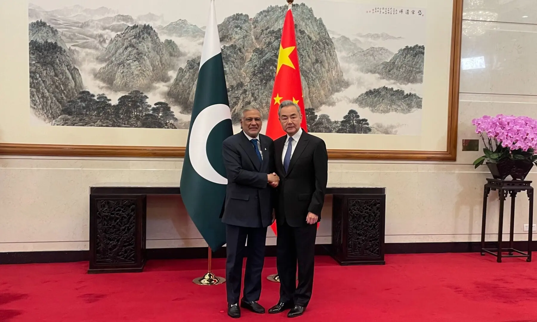 Asia Diplomatic Breakthrough: China, Pakistan Announce 5 Step Peace Plan 2 Officials signing agreement during Asia diplomatic breakthrough initiative