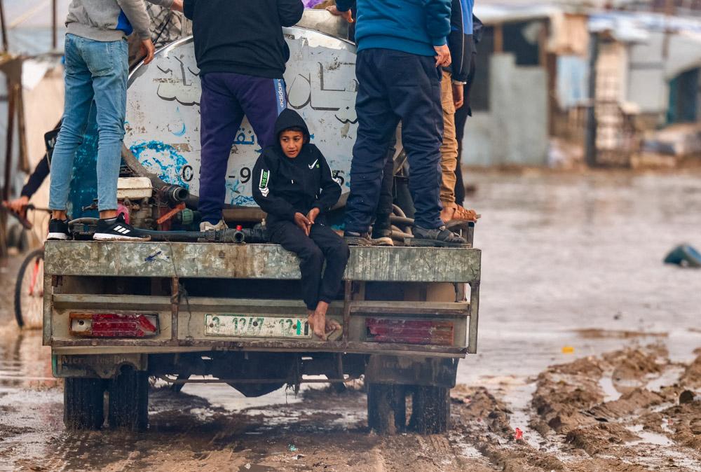 Cold Weather Gaza Deepens Humanitarian Crisis for Displaced Families – Central Gaza 2 Children affected by Cold weather Gaza struggle to stay warm in makeshift shelters