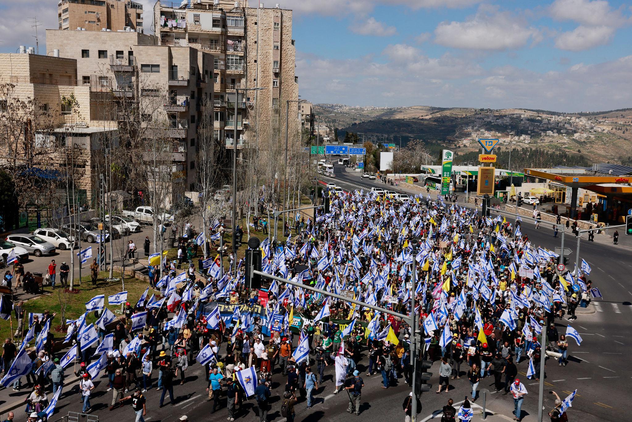 Israeli Protesters Demand End to War as Public Frustration Grows Jerusalem 2026 3 Middle East conflict update showing large protest crowd in Jerusalem demanding end to war in 2026