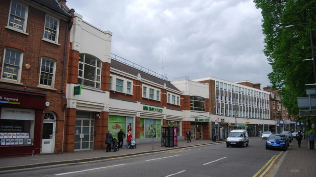 40-year-old stabbed outside Beckenham shops