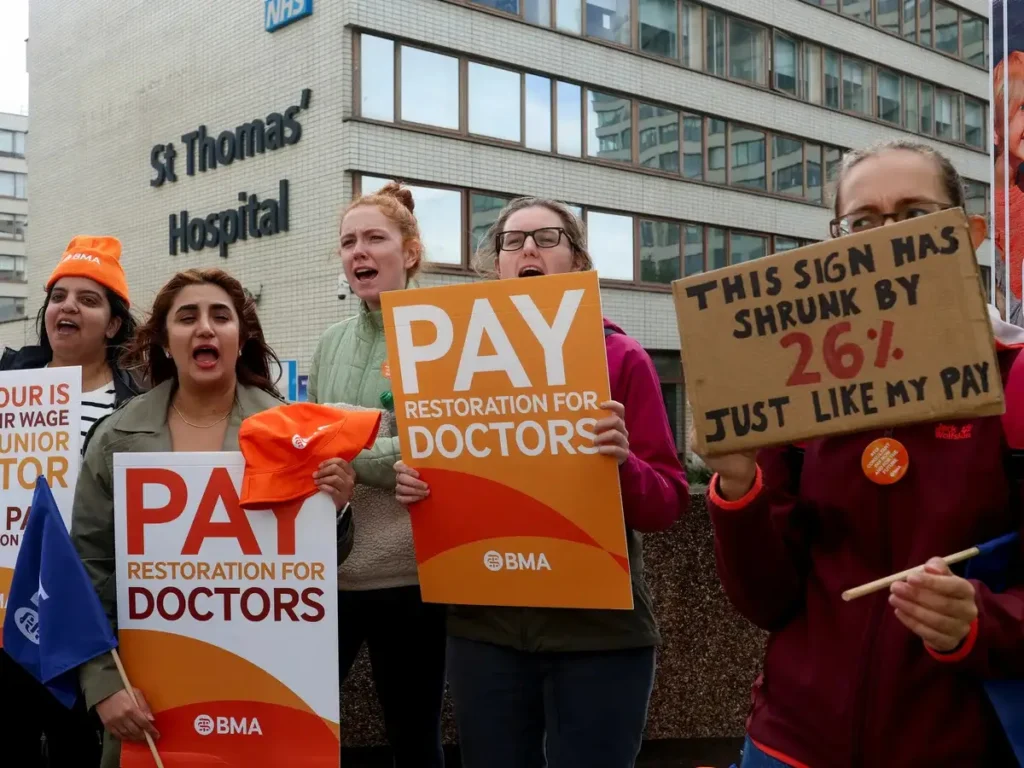 Only 1 in 3 back doctors strike, poll reveals