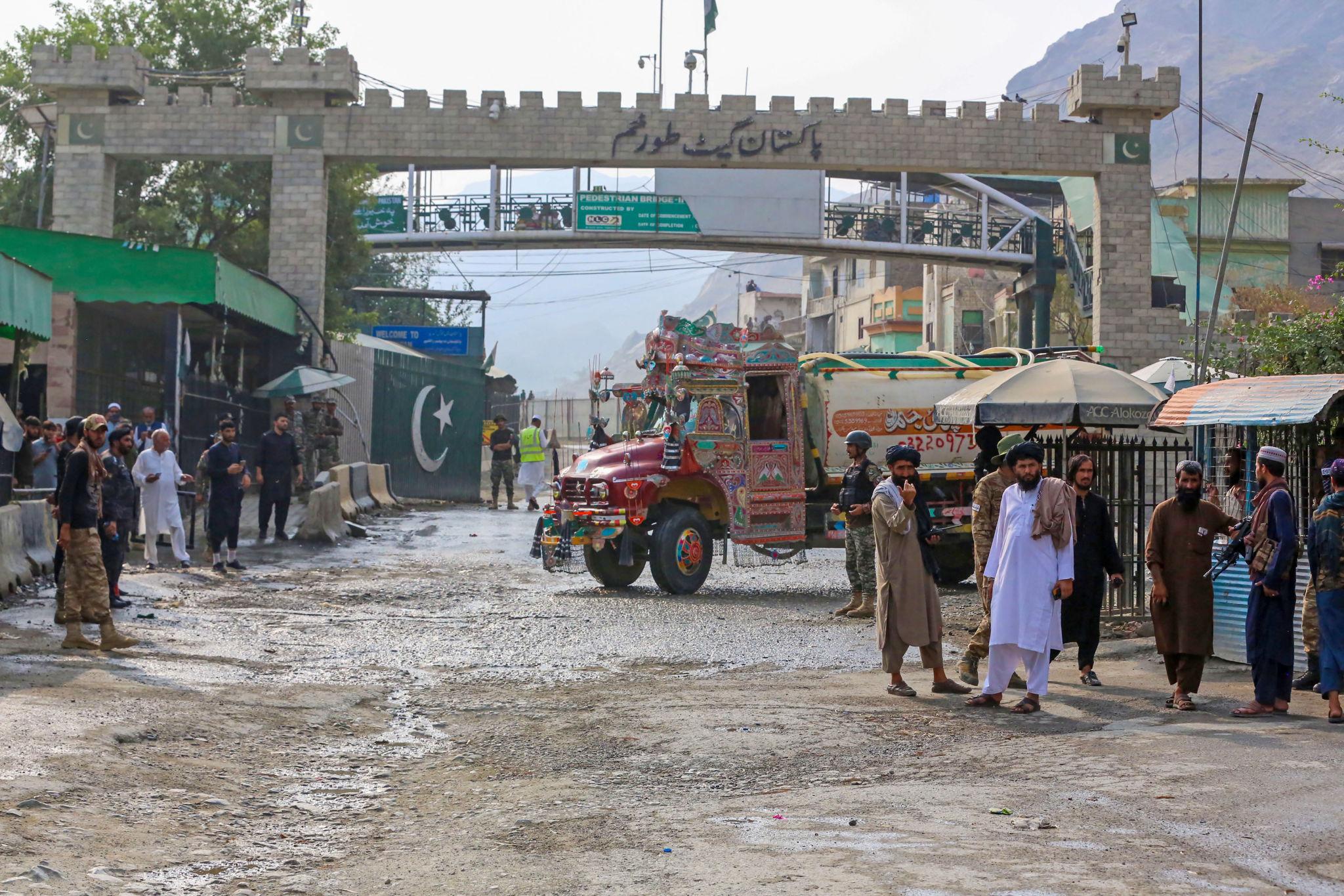 Pakistan Afghanistan Border Tension Escalates After Armed Clashes and Emergency Diplomacy Islamabad 2026 3 Pakistan Afghanistan border tension involving Afghan Taliban security units