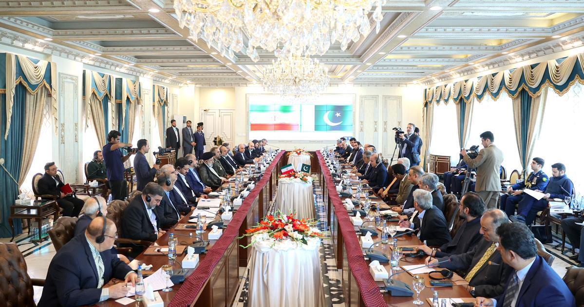 Pakistan diplomatic role in international conference discussing global tensions