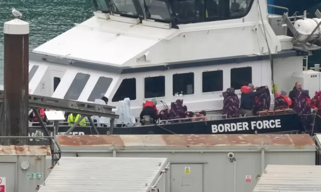 572 people intercepted in Channel crossings