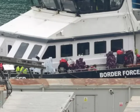 572 people intercepted in Channel crossings