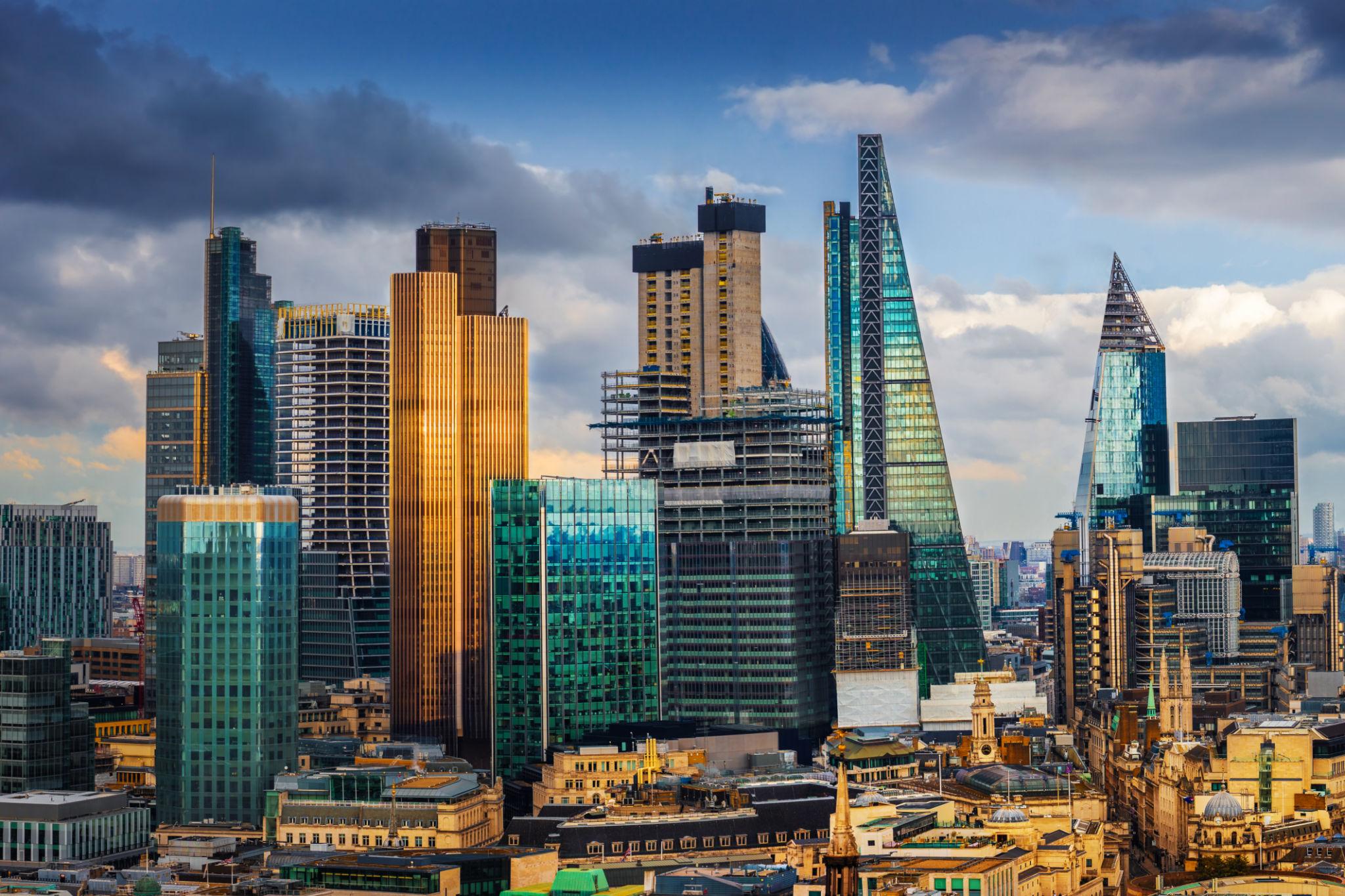 global financial markets highlighting UK banking sector analysis and geopolitical risks