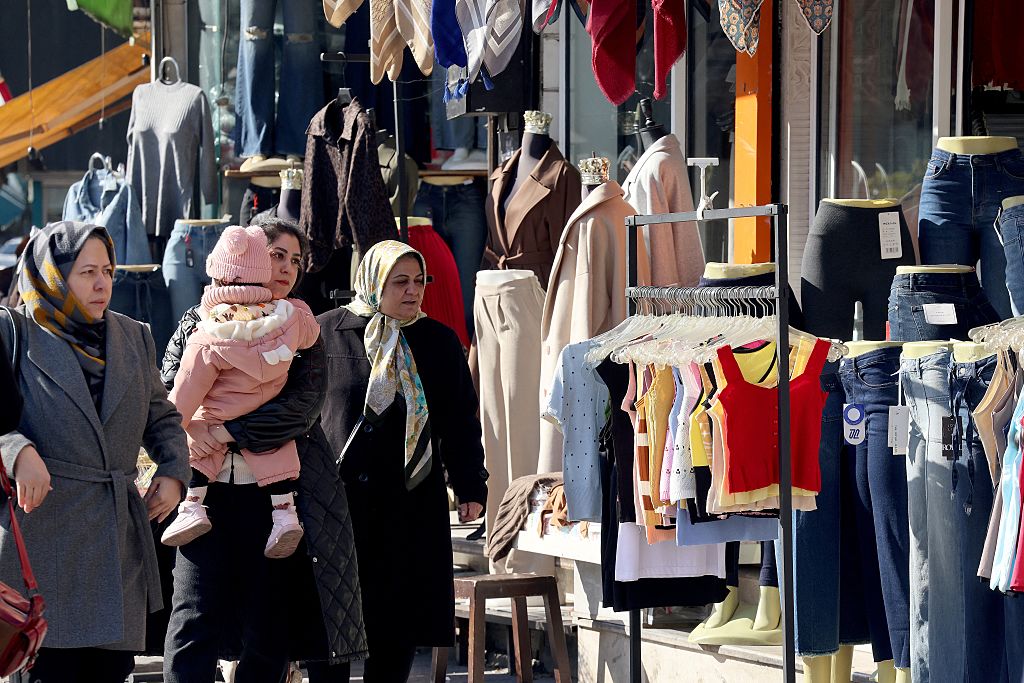 Iranian rial devaluation linked to ongoing Iran currency crisis