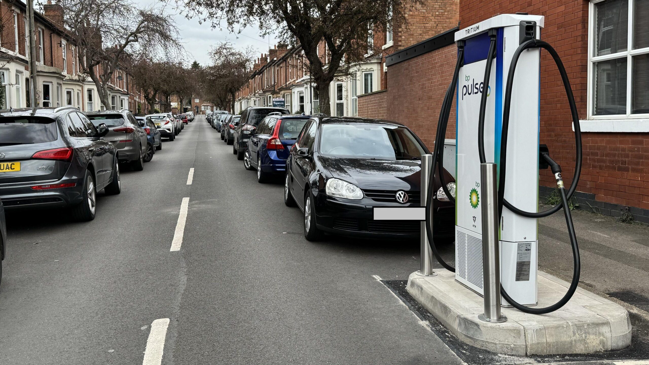 Electric vehicles UK motorway fast charging infrastructure