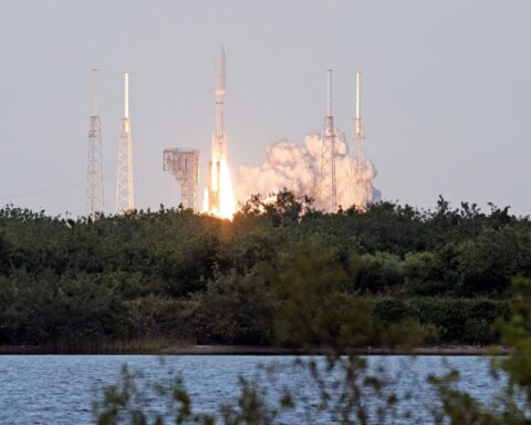 SpaceX Starlink services testing satellite phone connectivity