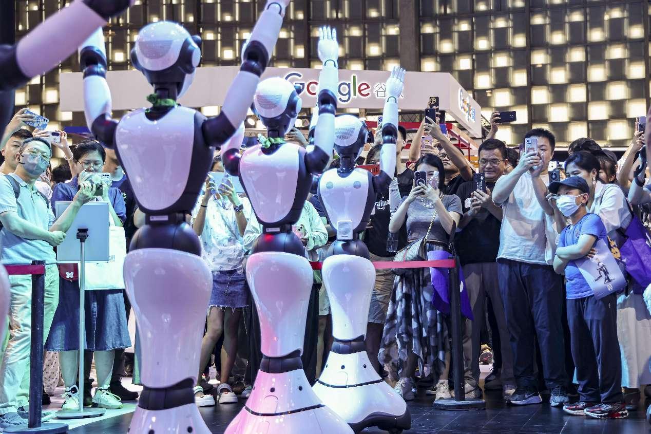 Humanoid Robots Outperform Humans in Beijing Half-Marathon 2 Future of robotics technology attracting global attention during Beijing robot race