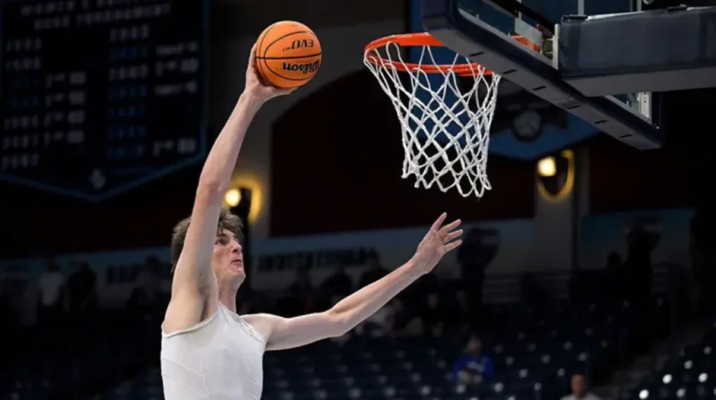 7ft 9in teen Olivier Rioux becomes tallest scorer in college basketball