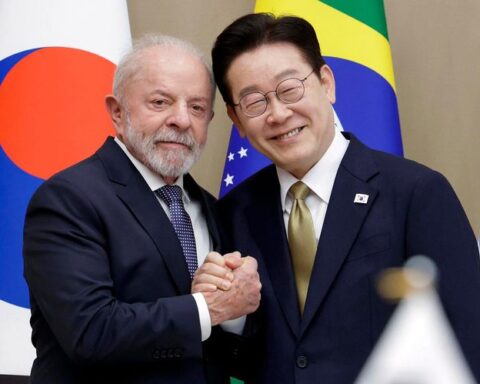 Mineral exports under South Korea Brazil trade cooperation at Brazilian port