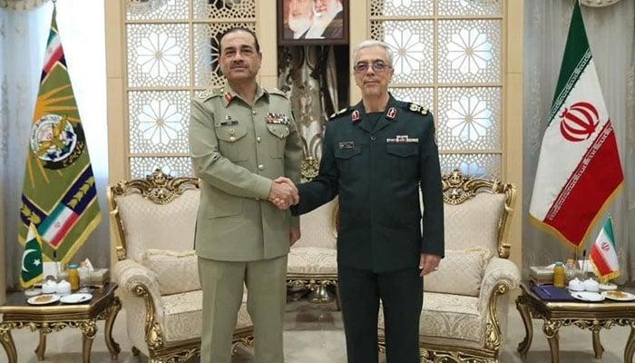 Pakistan army chief Iran visit high-level military talks in Tehran conference room
