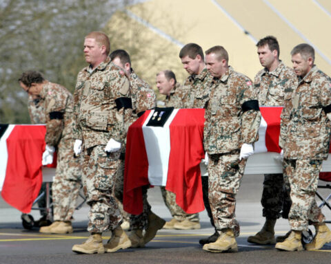 Trump UK troops praised as brave warriors in London 2026