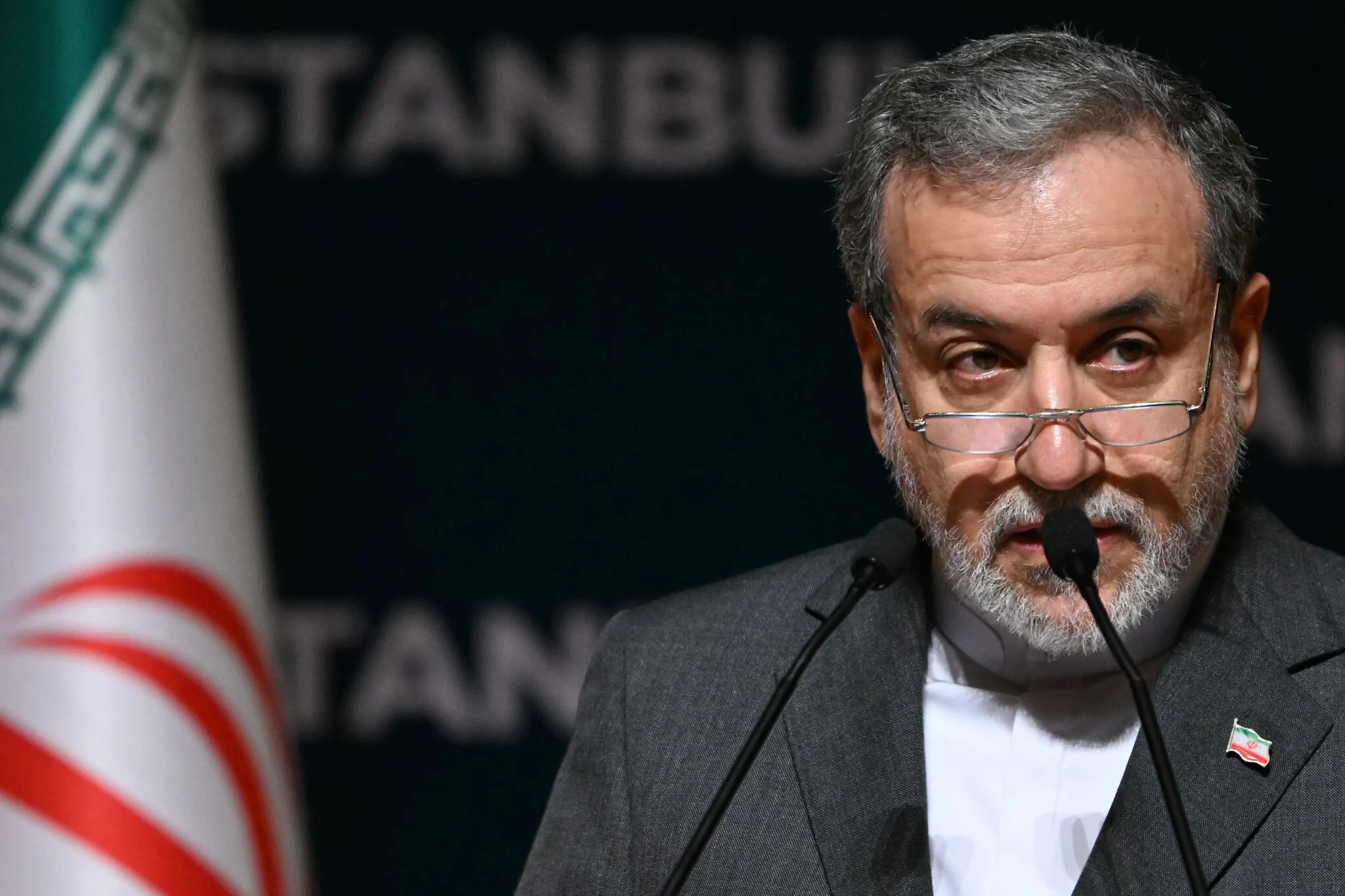 Leaders discussing Middle East war resolution during international summit