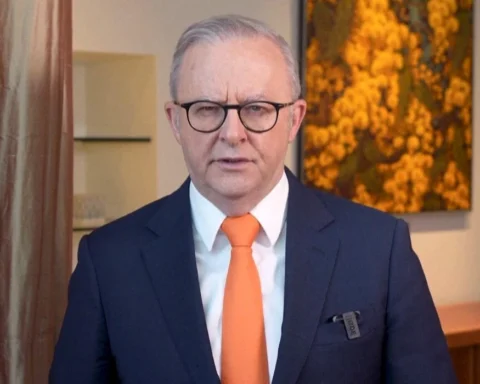 Australian PM Anthony Albanese praises courage shown after Bondi Beach attack