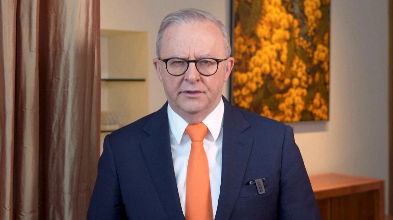 Australian PM Anthony Albanese praises courage shown after Bondi Beach attack