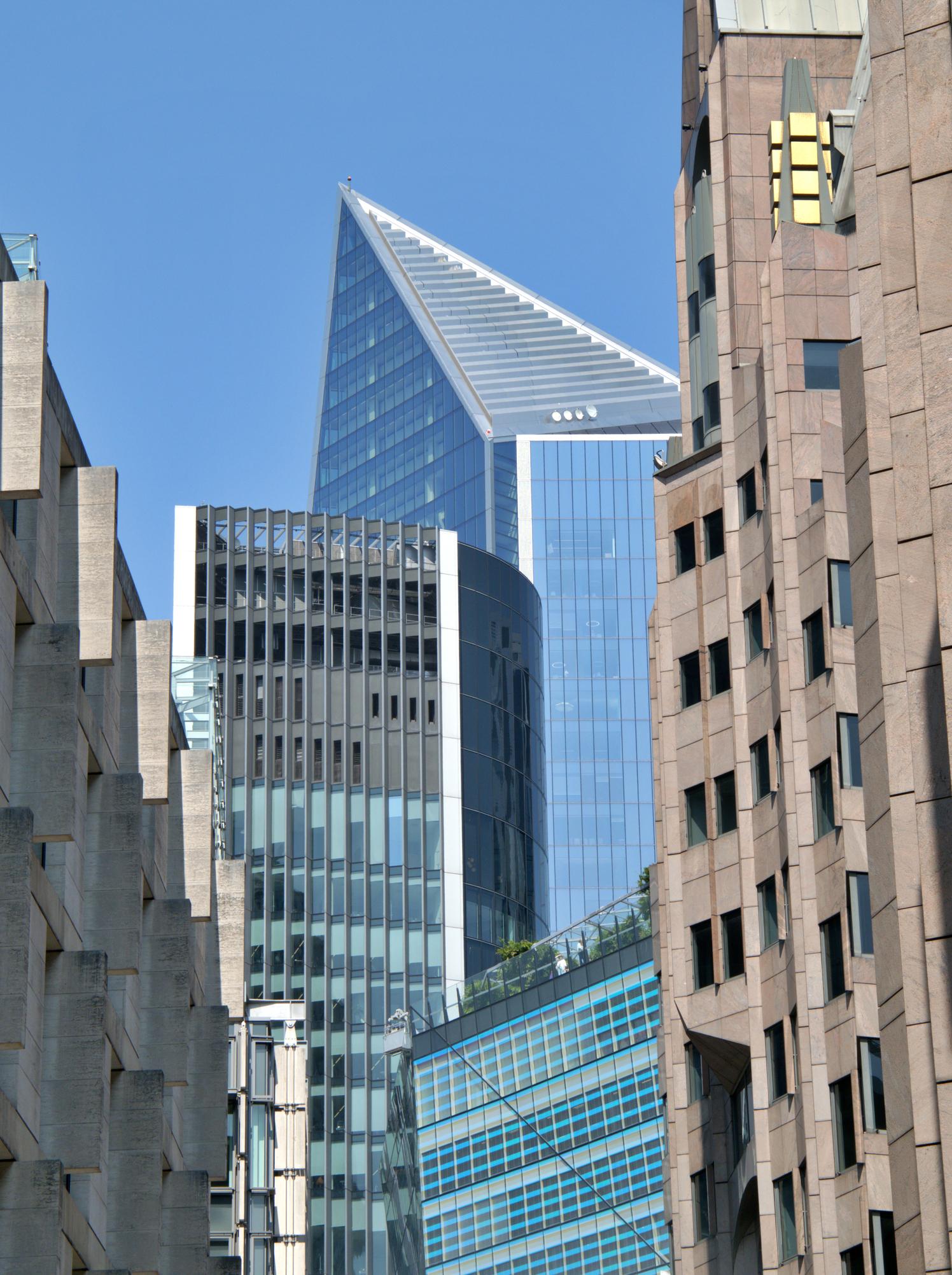 Private share platform transaction displayed on London trading screen 2026