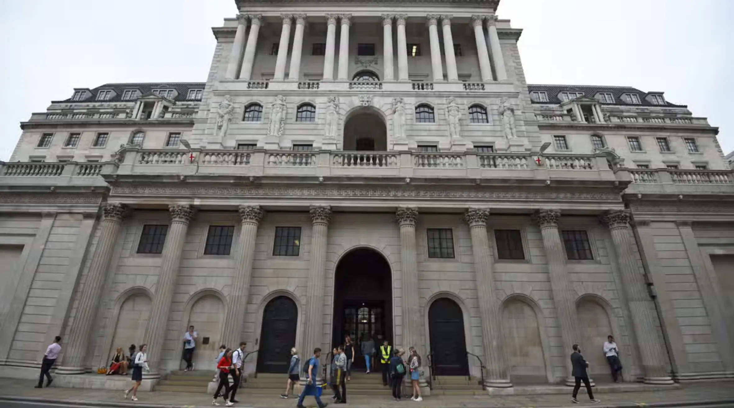 Bank of England Mulls Summer Rate Cut Amid Inflation Uncertainty (1)