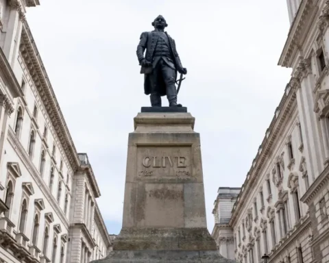 Baroness Debbonaire demands Clive of India statue removal