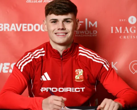 Ben Middlemas signs two-and-a-half-year contract with Swindon Town