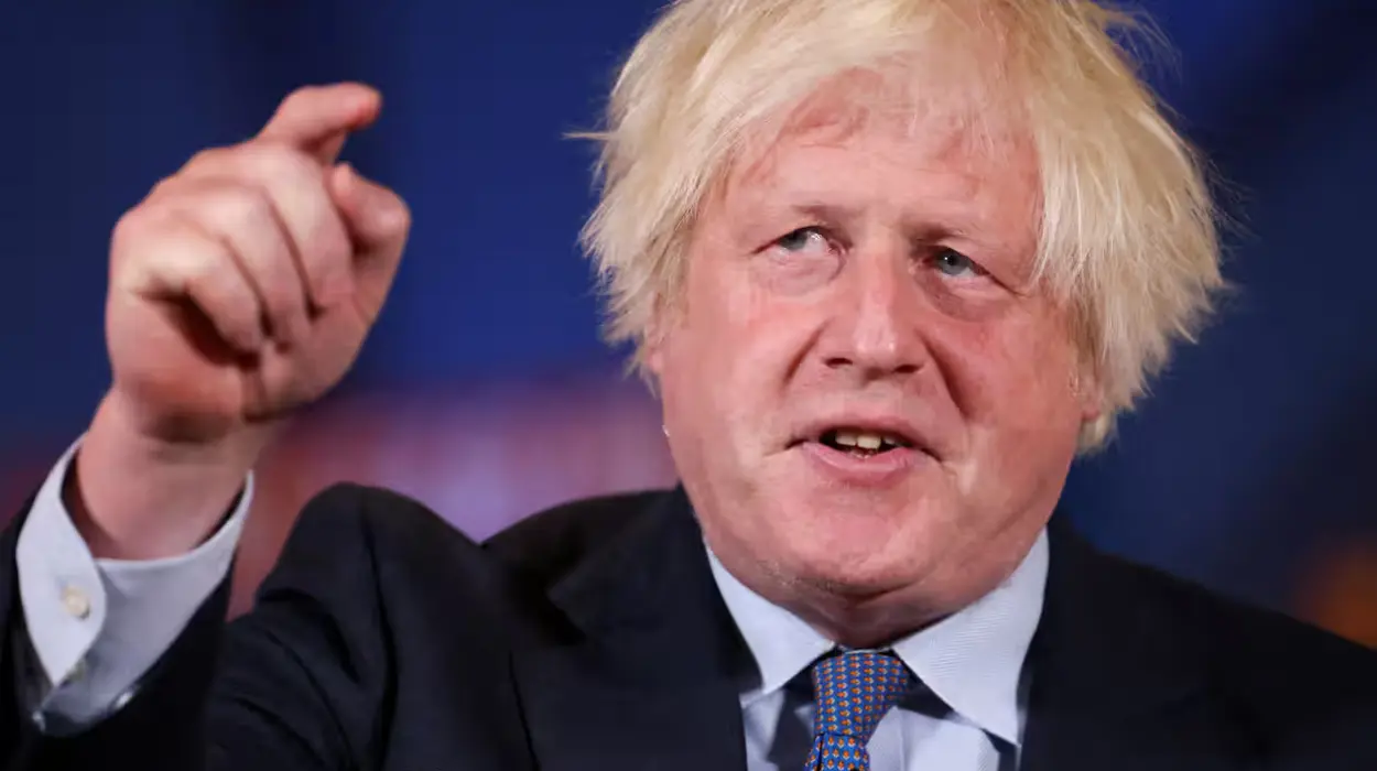 Boris Johnson criticizes Starmer for accepting gifts
