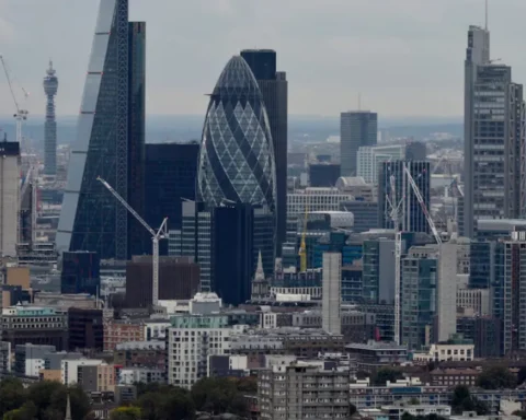 British Businesses Experience Fastest Growth in Nearly a Year Amid Rising Costs