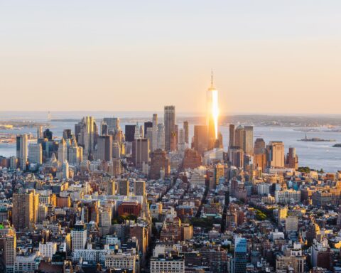 AI economic impact influencing stock market volatility and trends
