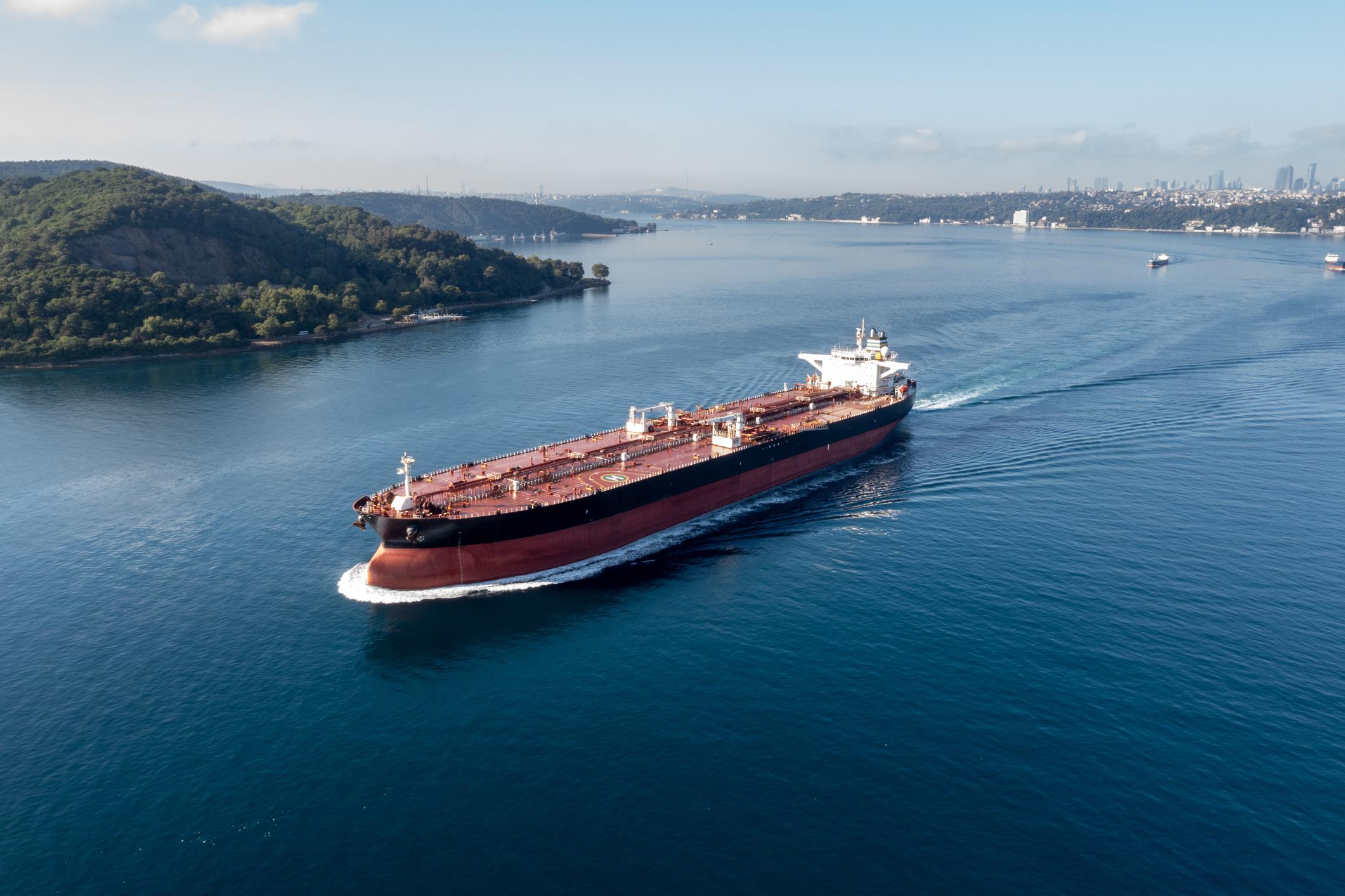 US Iran Maritime Conflict Intensifies as Ship Tensions Rise in Strait of Hormuz 2026 4 US Navy escorting oil tanker amid US Iran maritime conflict update tensions