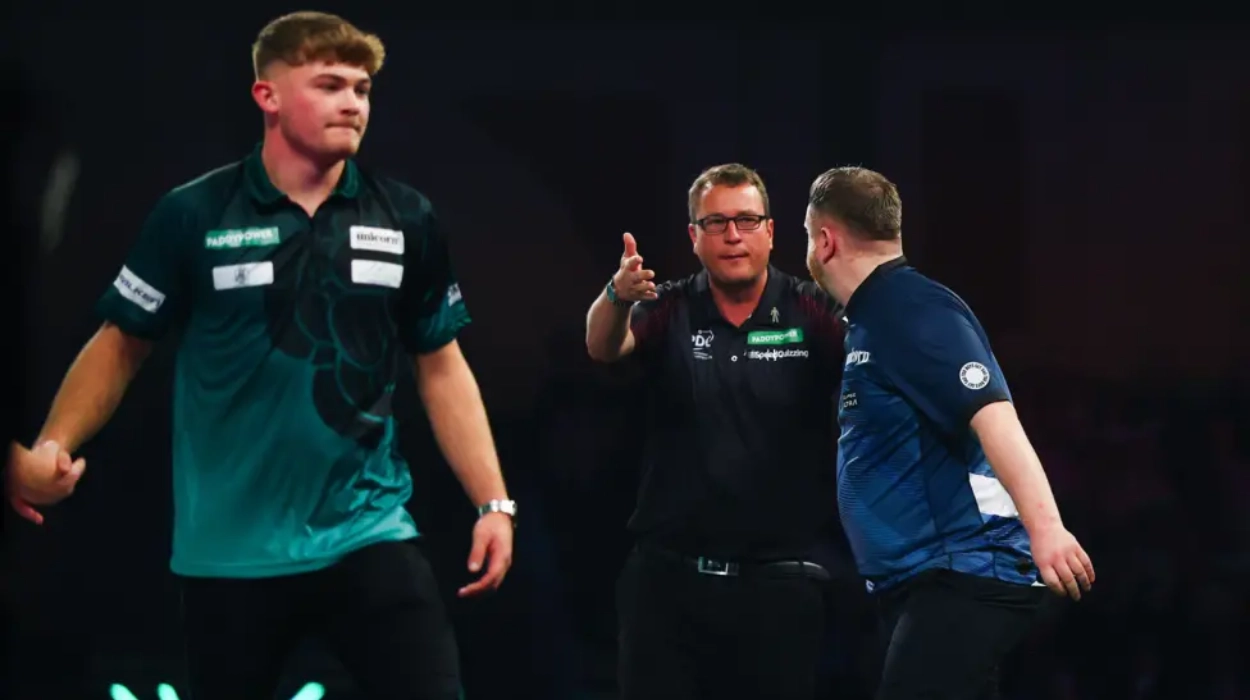Cameron Menzies loses temper after PDC World defeat
