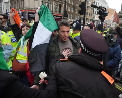 Central London flooded with over 125,000 pro-Palestine marchers