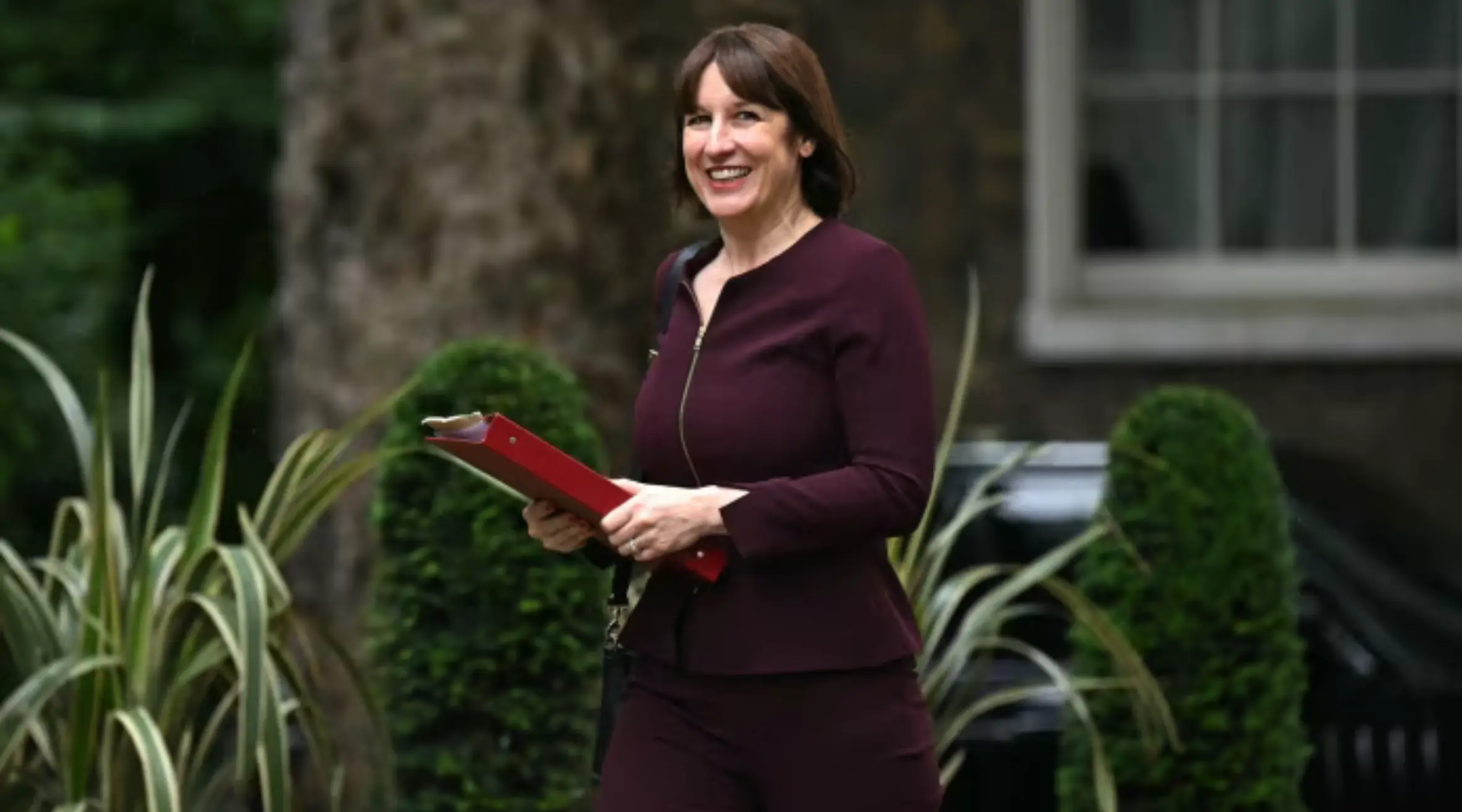 Chancellor Rachel Reeves introduces £7.3bn fund to attract investment