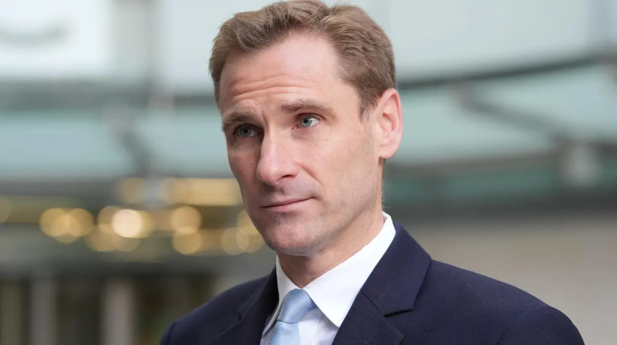 Chris Philp fails to identify Welsh Conservative five times