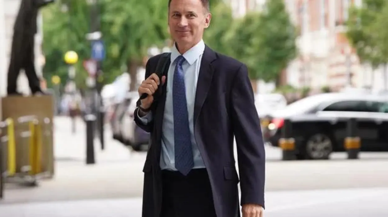 Civil service chair supports claim of £22bn financial hole