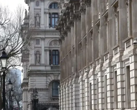Civil service reform to relocate 22,000 staff outside London