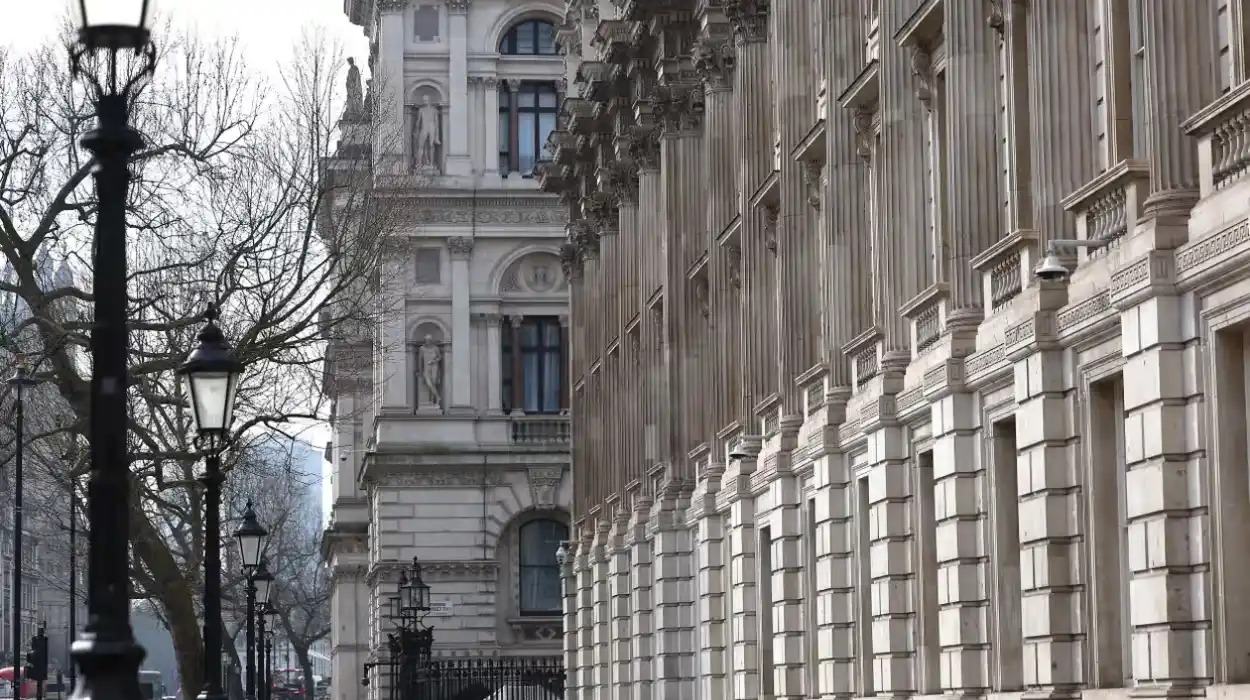 Civil service reform to relocate 22,000 staff outside London