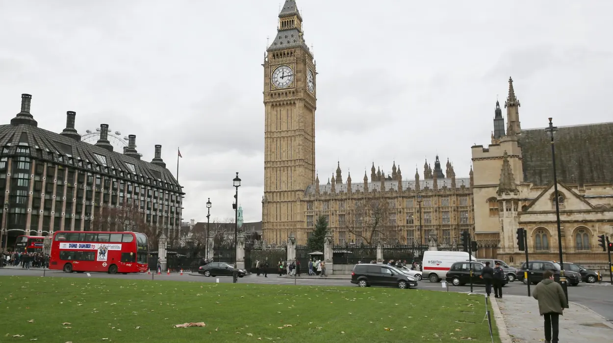 Complete Guide on How to Get to Parliament Square in London