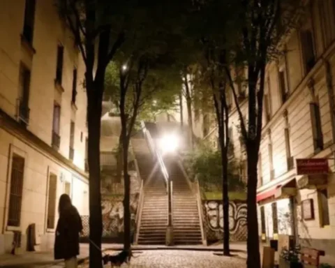 Coronavirus Empty streets in France as curfew enforced