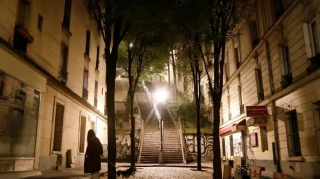 Coronavirus Empty streets in France as curfew enforced