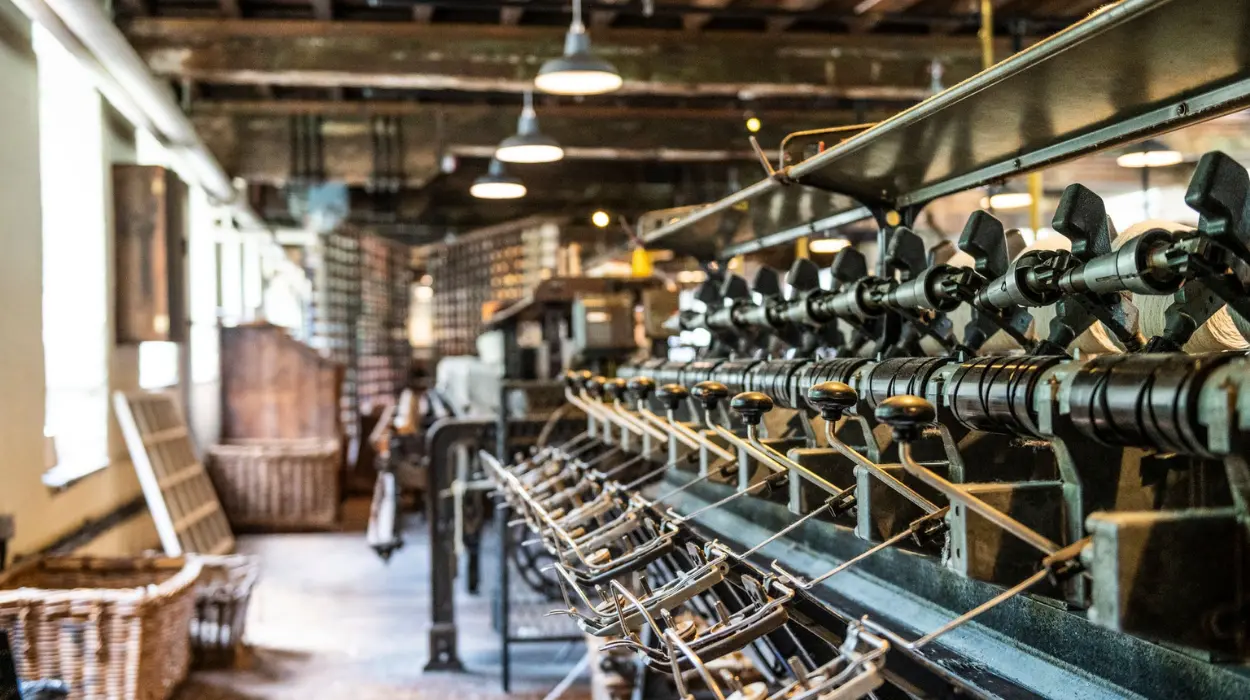 Crewe-manchester electrification anchors midland-northern connectivity