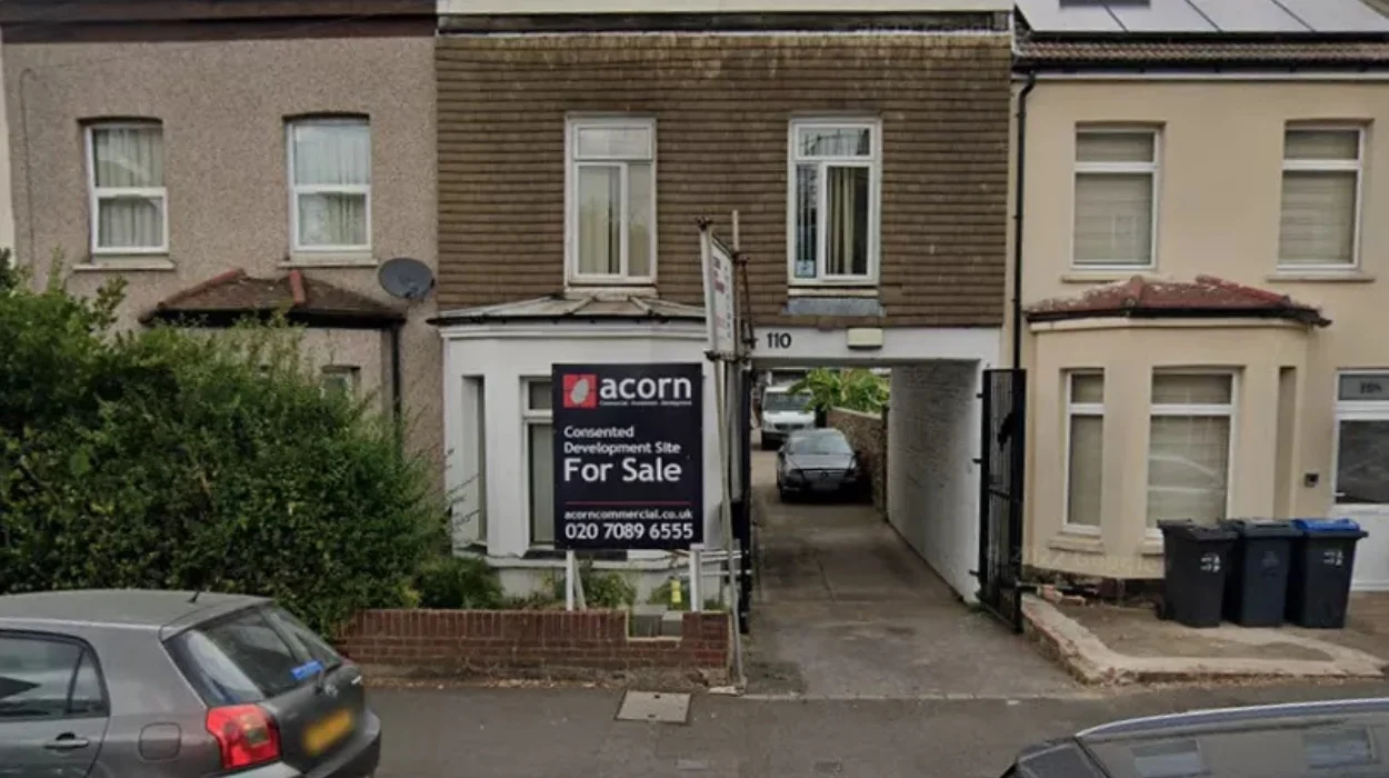 Croydon Machete gang raids armed Cannabis farm
