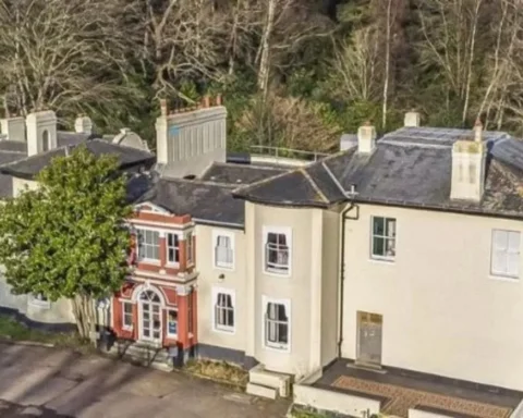 Croydon fury over long lease of historic Heathfield House