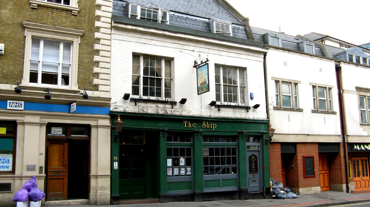 Croydon pubs face £30k bills for sky sports football