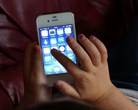 Dame Rachel urged parents to set firm phone rules for kids